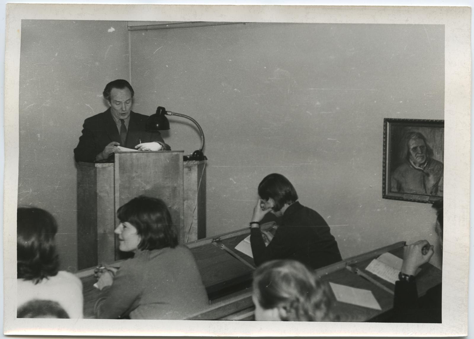 Talvise seminari avamine lektooriumis 13. jaan. 1969. Kursuse juhataja Eduard Maaser.