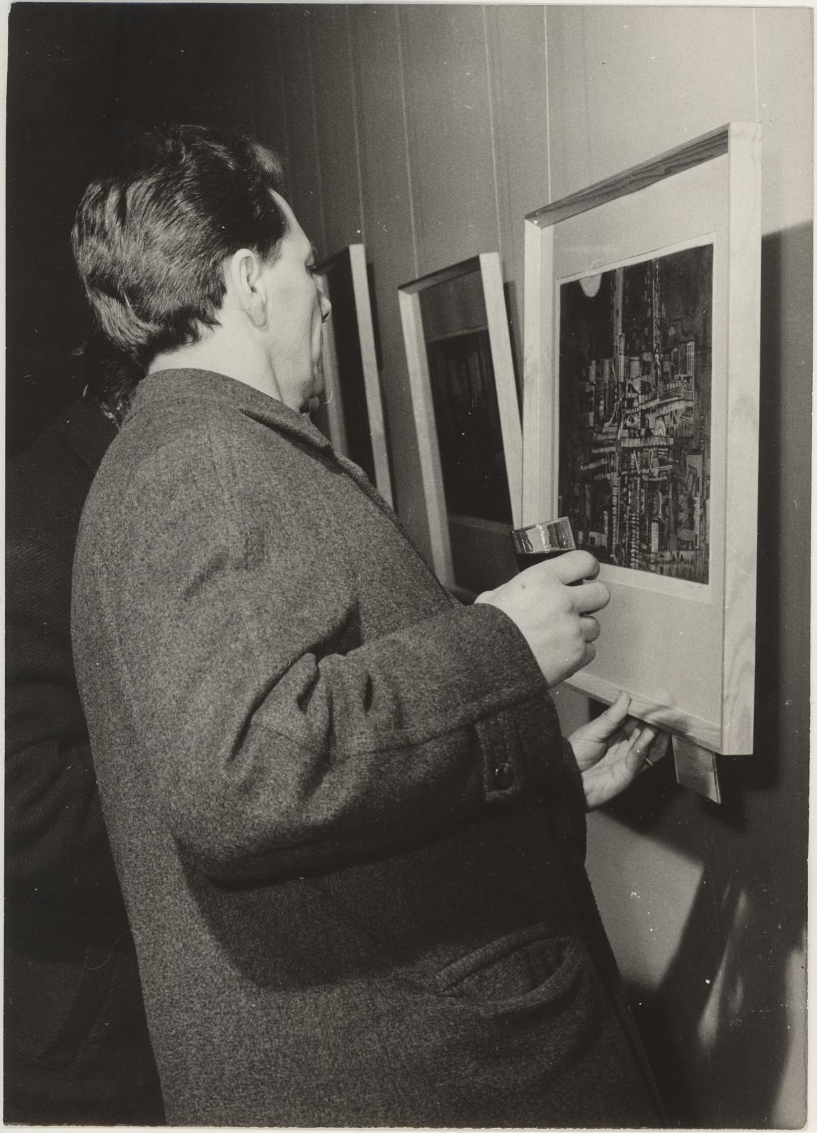 Eesti nõukogude graafika näituse avamine Prahas 8. jaan. 1970. (Obecni dóm Galerie Hlavniho mešta Prahy). Näitusega tutvumine