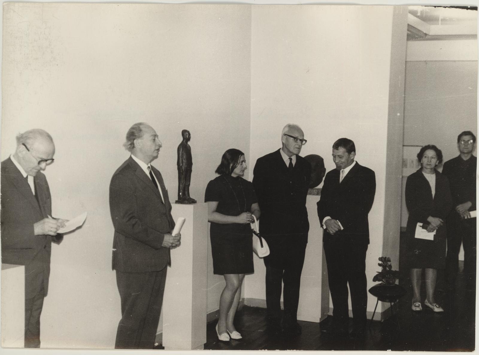 Saksa DV skulptor Wolfgang Eckardti teoste näituse avamine 02.10.1970. I korrusel.