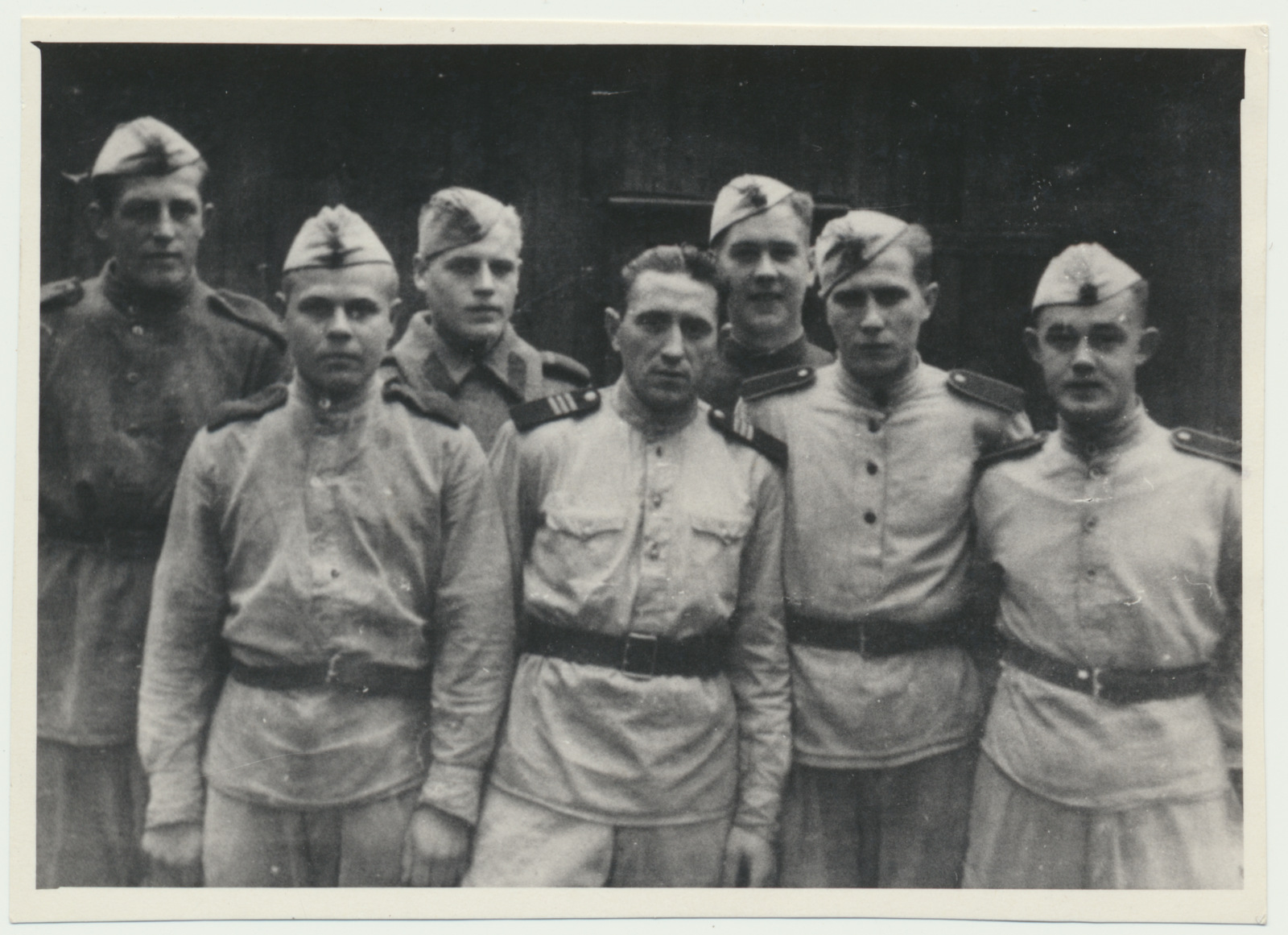 fotokoopia, Eesti Laskurkorpuse võitlejad?, sh Kalju Lillemaa, suvi 1945