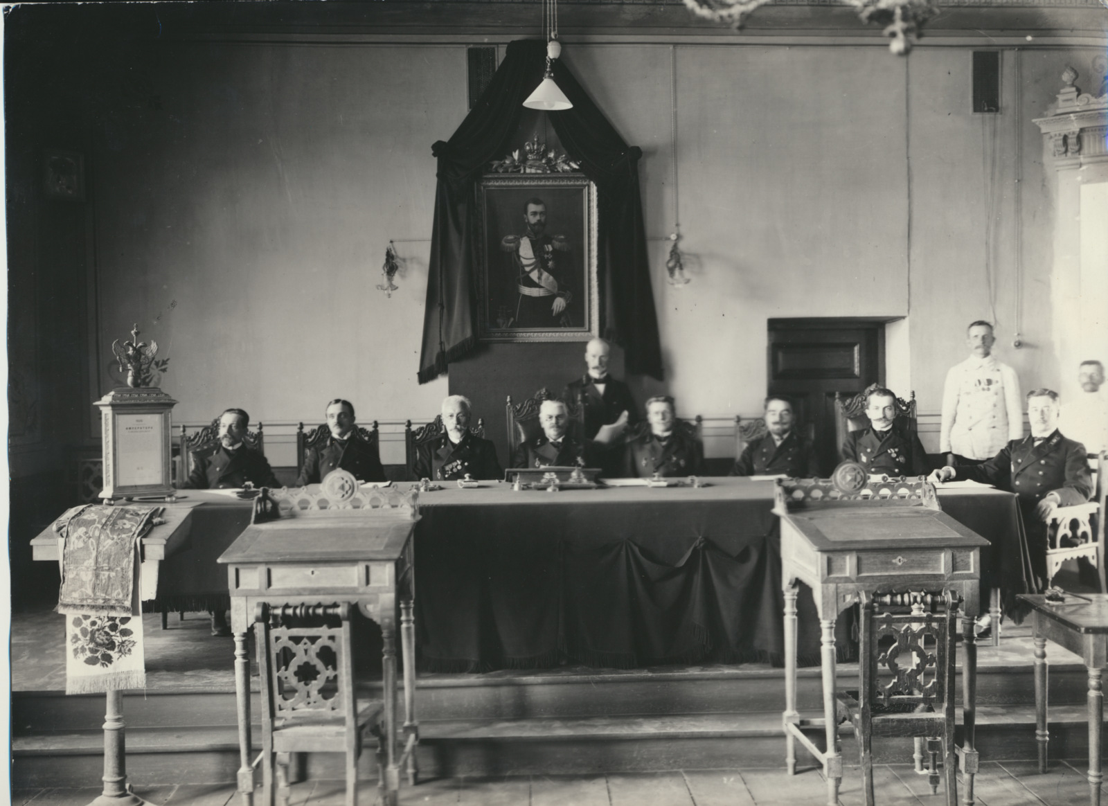foto, Viljandi kreisi maakohus, kohtusaal, 1914, foto J. Riet