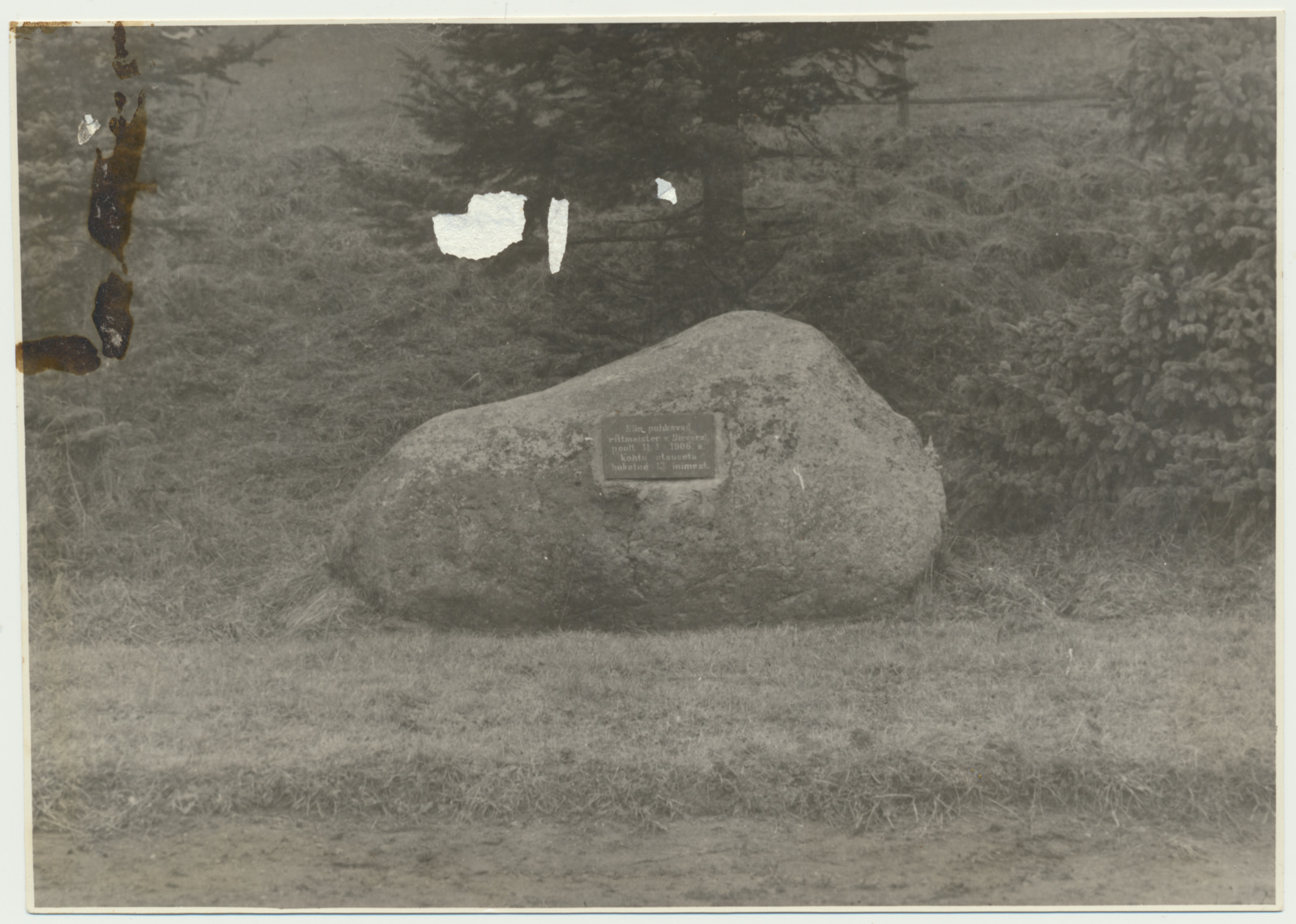 foto, Viljandi, mälestuskivi 1905. a revolutsiooni ohvritele, u 1960