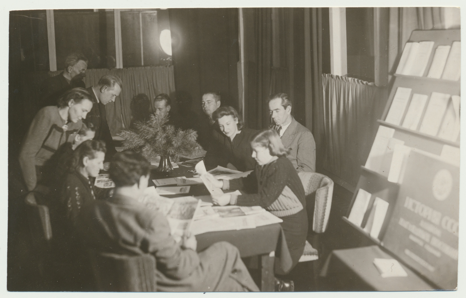 foto, EK(b)P Viljandimaa komitee partei kabinet, uudiskirjandus, 1948