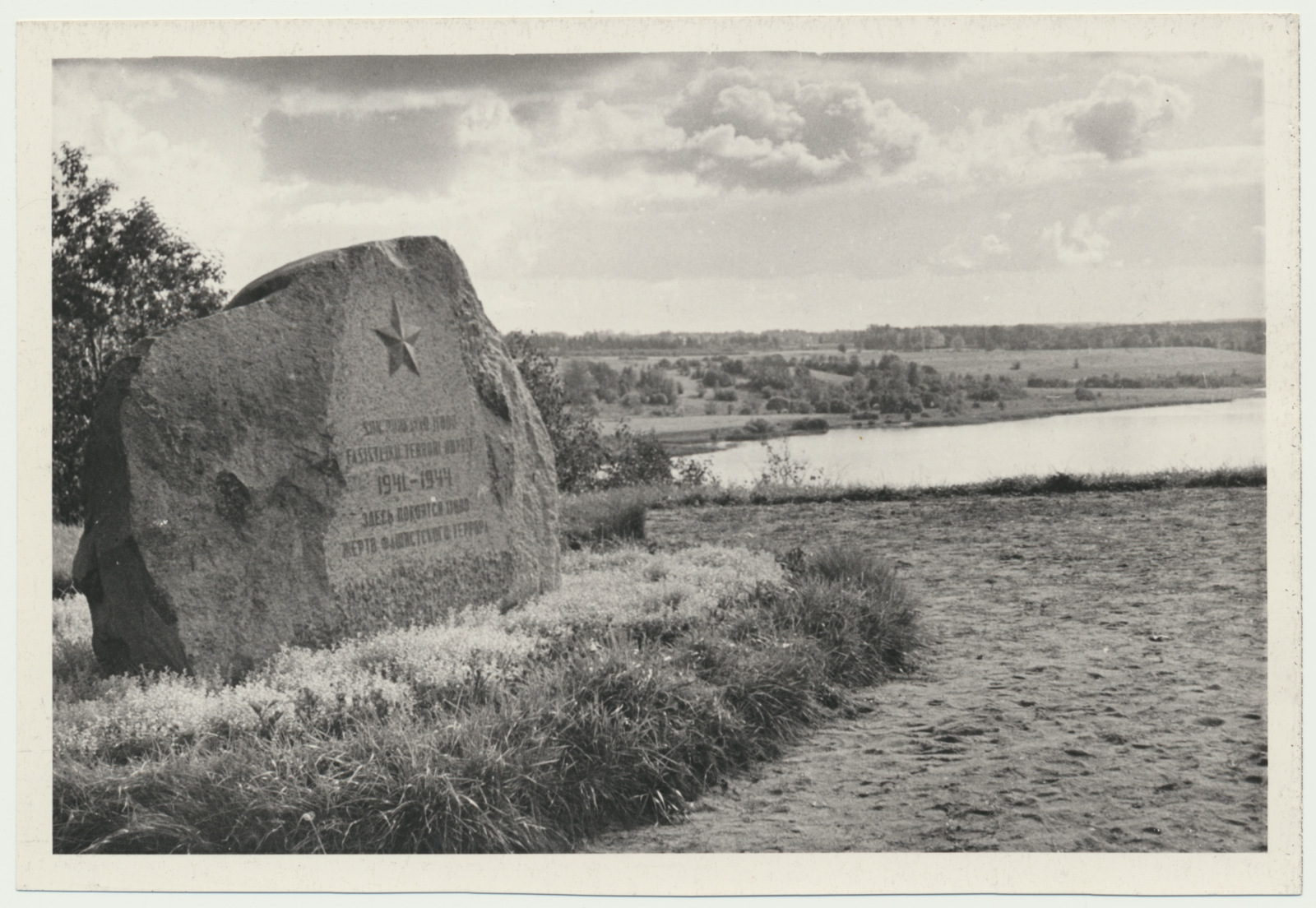 foto, Viljandi, mälestuskivi fašismi ohvritele, u 1965, foto A. Kiisla