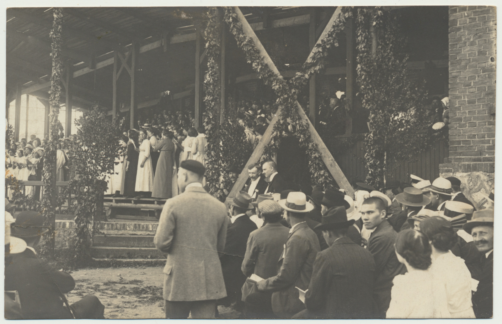 foto, Viljandi 2. Muusikapäev, lava, esinejad, A. Maramaa, 1914, foto J. Riet