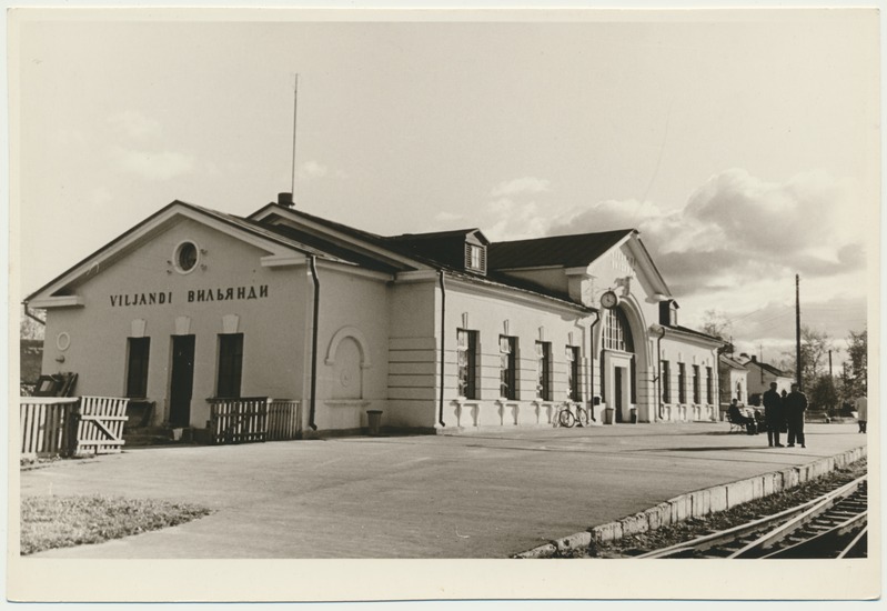 foto, Viljandi, Vaksali tn 44, raudteejaam, 1953, foto L. Vellema