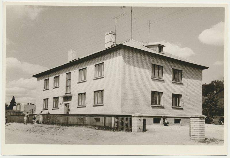foto, Viljandi, Posti tn 37, korterelamu, 1960, foto L. Vellema