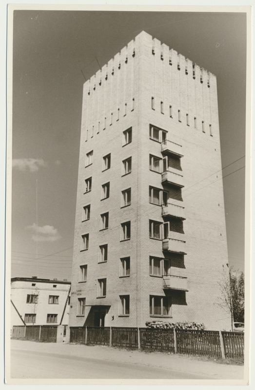 foto, Viljandi, Jakobsoni tn 2, veetorn-elamu, 1962, foto L. Vellema