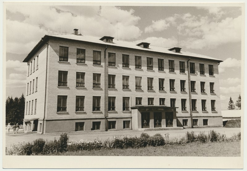 foto, Viljandimaa, Karksi-Nuia, Kooli tn 1, koolimaja, 1960, foto L. Vellema