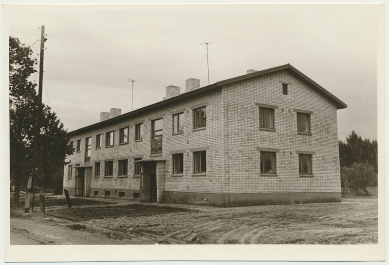 foto, Valgamaa, Helme Sanatoorne Internaatkool, töötajate elamu, 1963, foto L. Vellema