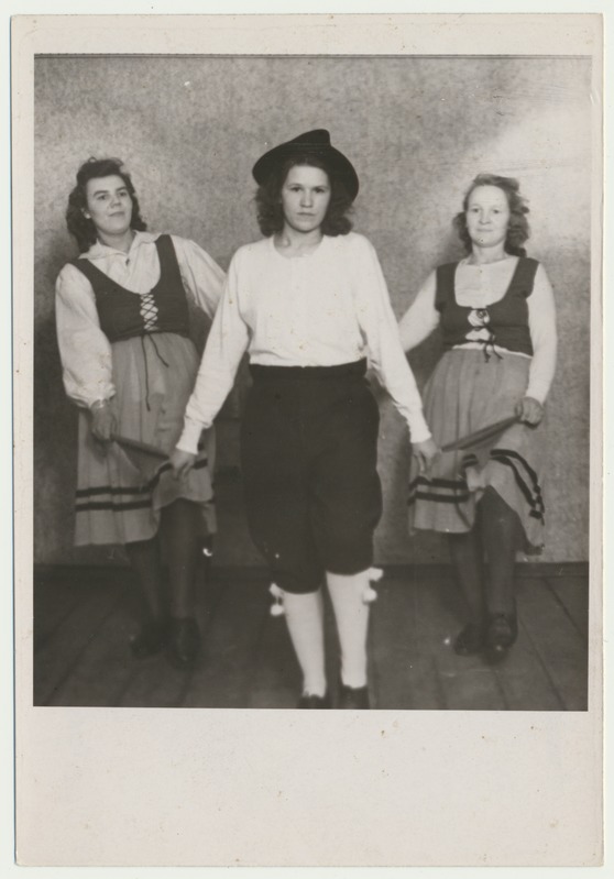 foto, Viljandi, kunstilise isetegevuse ülevaatus, Oorgu kolhoosi tantsijad, 1950
