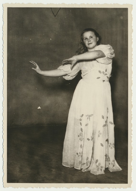 foto, Viljandimaa, Lembitu kolhoos, J. Saare tantsimas, u 1950