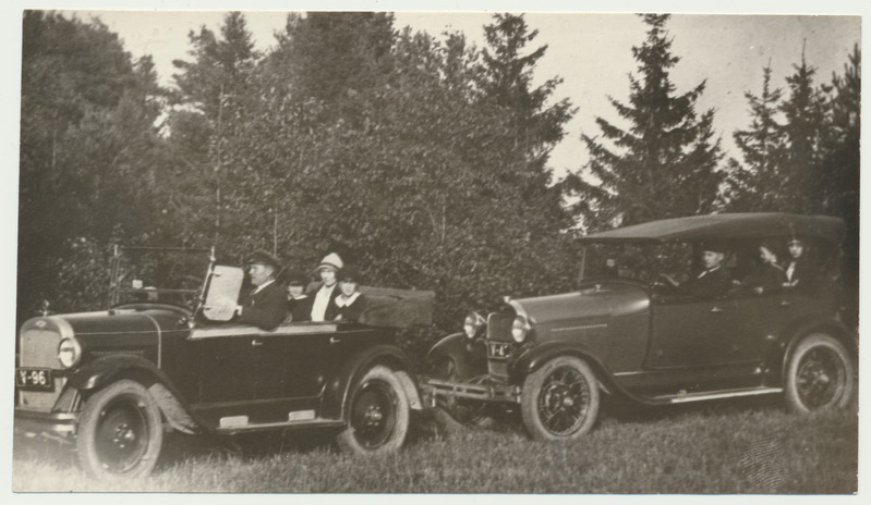 foto, asukoht?, 2 sõiduautot, Ford A, Chevrolet, u 1925