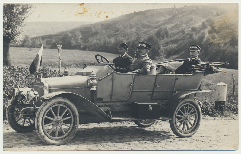 foto, Viljandimaa?, sõiduauto, 3 meest, u 1910, foto J. Riet