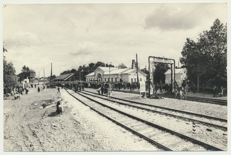 foto, Viljandi, laiarööpmelise raudtee avamine, üldvaade, 05.07.1974, foto L. Kadalipp