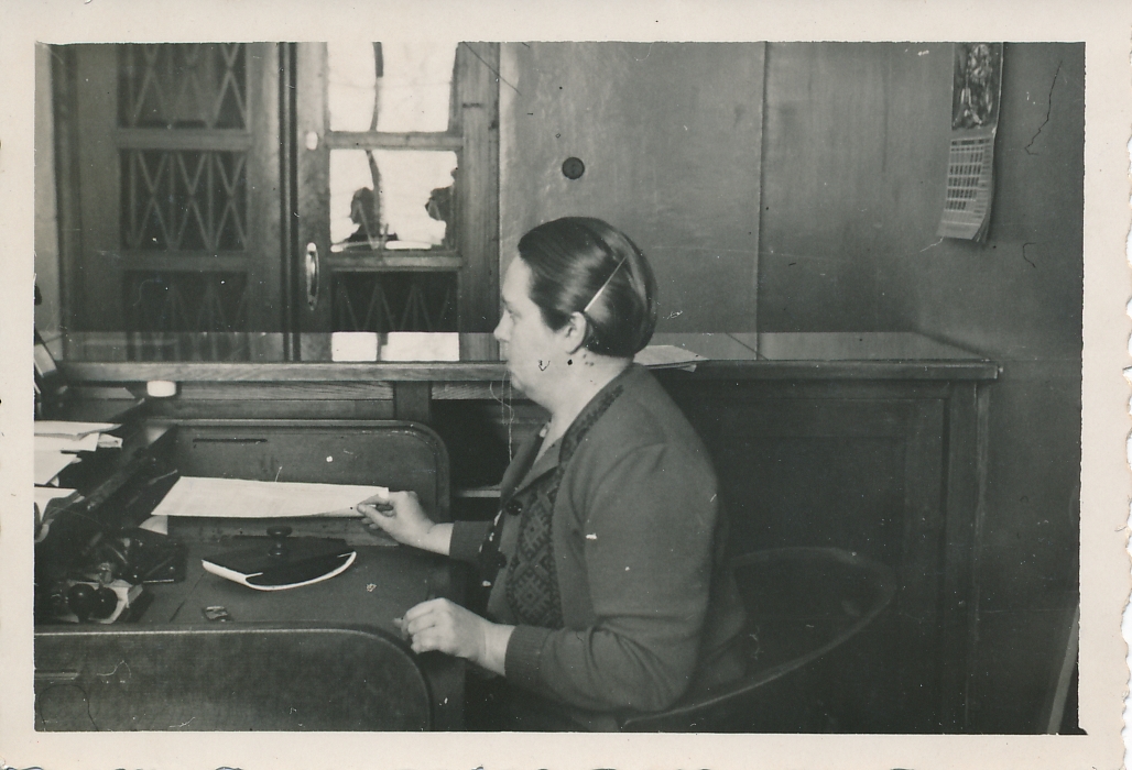 foto, Viljandi linnavalitsus, kassapidaja töökoht, u 1938