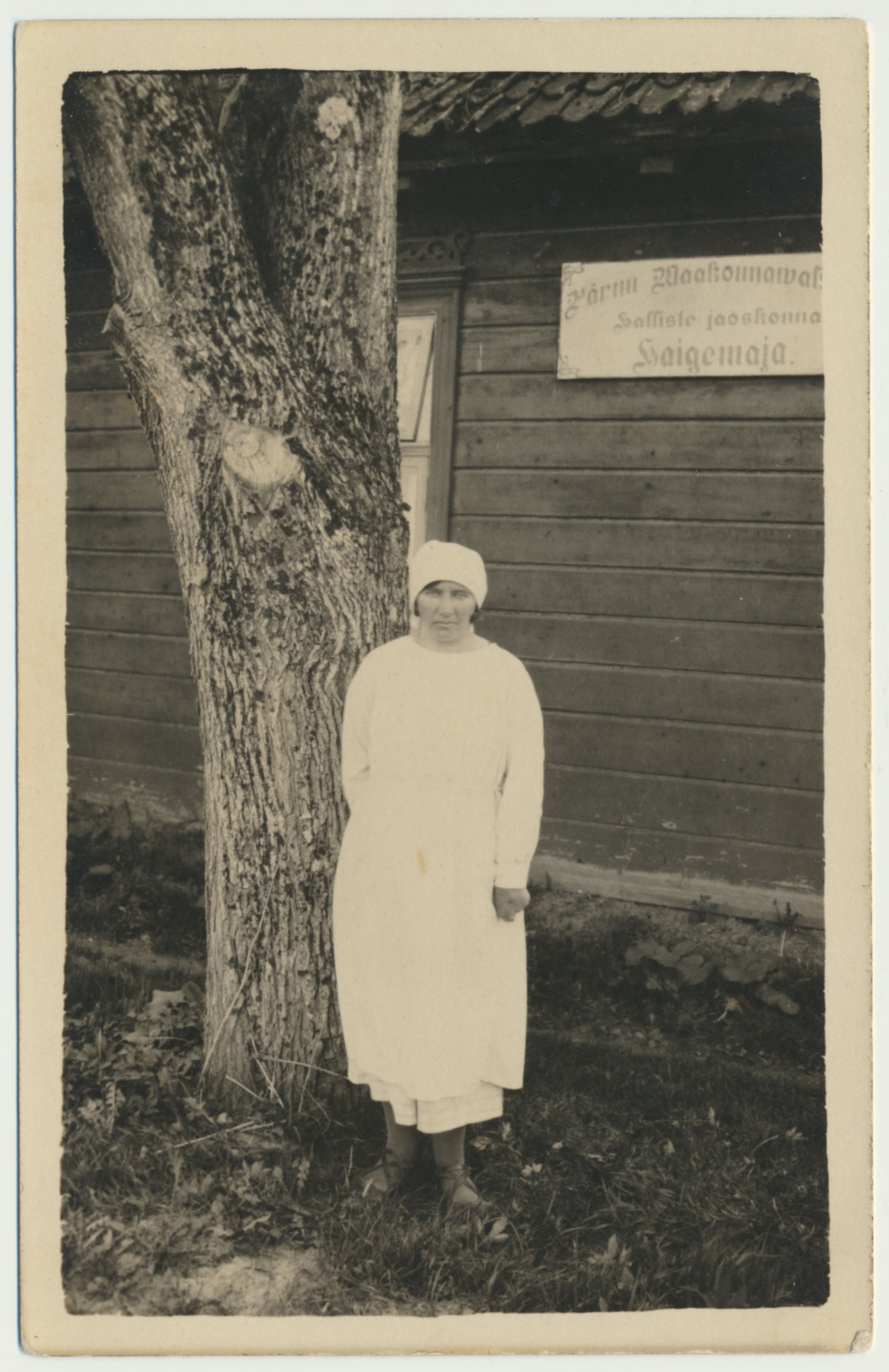 foto, Halliste khk, Halliste jaoskonna haigemaja, töötaja, u 1930