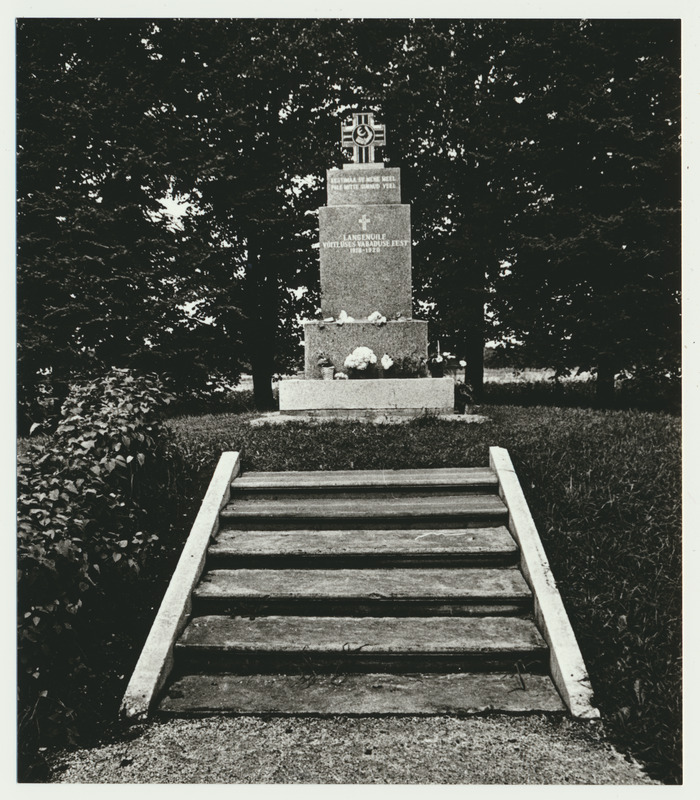 foto, Viljandimaa, Pilistvere, Vabadussõjas langenute mälestussammas, 1991, foto E.Veliste
