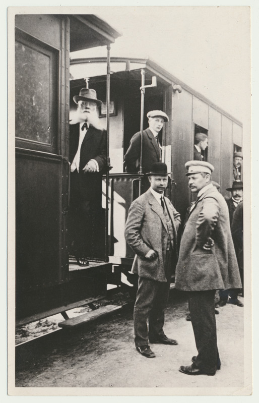 foto, Viljandi, raudteejaam, sh riigiametnik Heybovitš, u 1910, foto J. Riet