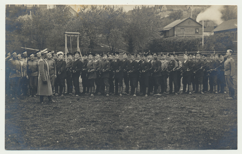 foto, Viljandi, õppused reservväelastele järve ääres, grupp, u 1913, foto J. Riet