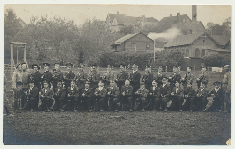 foto, Viljandi, õppused reservväelastele järve ääres, grupp, u 1913, foto J. Riet