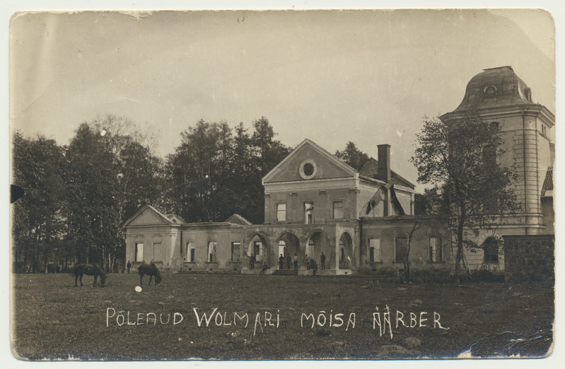 foto, Läti, Valmiera mõis, poolpõlenud peahoone, 1919