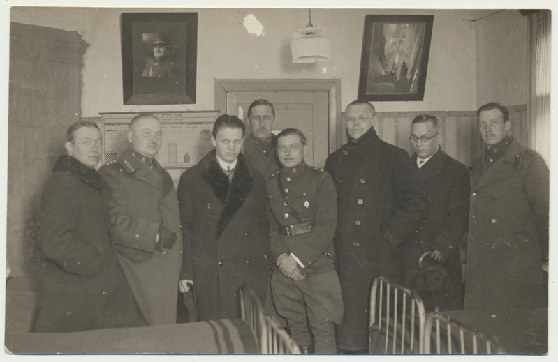 foto, Viljandi, grupp, III Diviisi Suurtükiväe kasarmus, u 1927