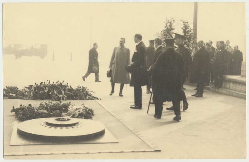foto, Pariis, Tundmatu Sõduri haual J. Junkur jt, 1928