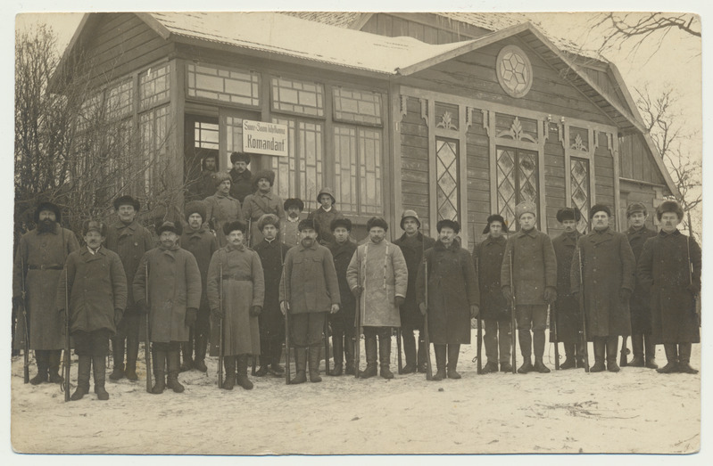 foto, Viljandimaa, Suure-Jaani, kaitseliitlased komandandi maja ees, 1919, foto H. Kuhlbusch