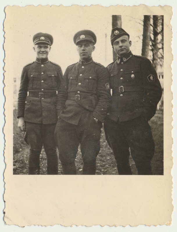 foto, Viljandi, Sakala Partisanide Pataljon, 3 instruktorit V. Luik, E. Kipasto, H. Naarits, 1939