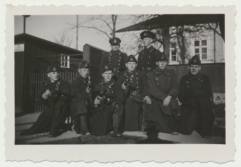 foto, Viljandi, Tallinna tn 16,18, Sakala Partisanide Pataljon, staabi õu, grupp, u 1939