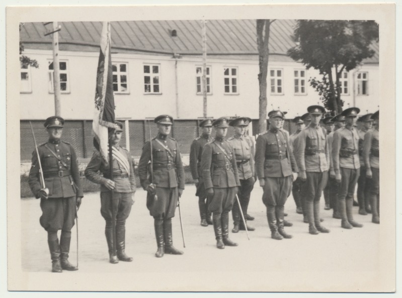 foto, Viljandi, Tallinna tn 16,18, Sakala Partisanide Pataljon, rivistus staabi õuel, u 1939
