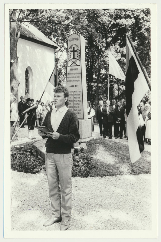 foto, Viljandimaa, Kolga-Jaani, Vabadussõja mälestussamba taasavamine, Jaak Pihlak, 1989, foto L. Kadalipp