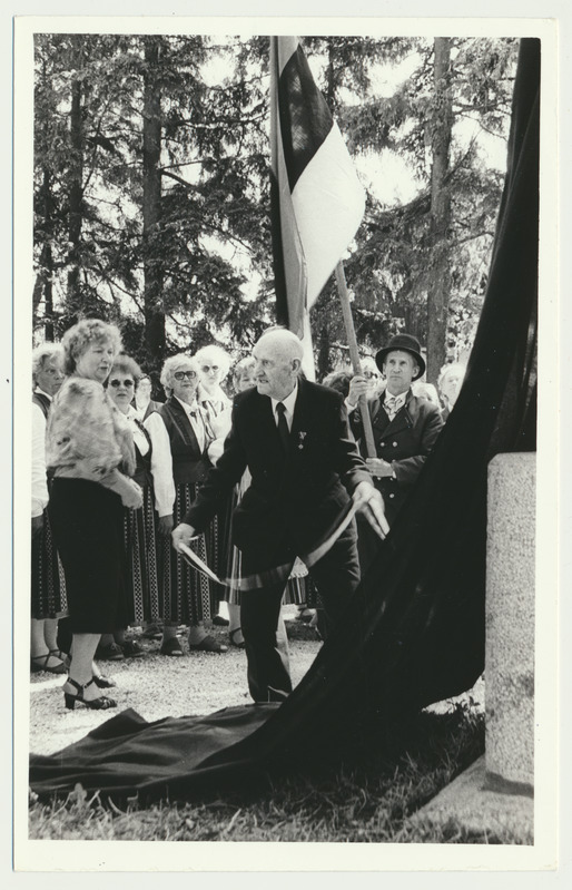 foto, Viljandimaa, Kolga-Jaani, Vabadussõja mälestussamba taasavamine, 1989, foto L. Kadalipp