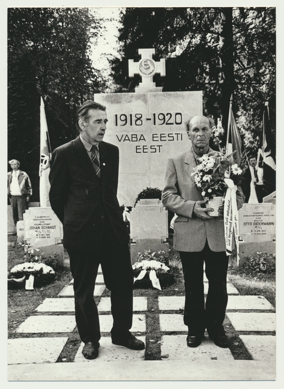 foto, Viljandi, Vabadussõjas langenute ühiskalmistu, taasavamine, 1991, foto E. Veliste
