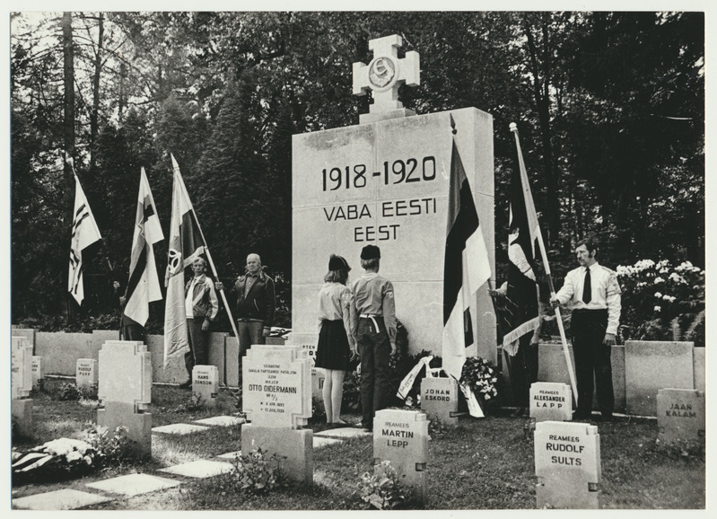 foto, Viljandi, Vabadussõjas langenute ühiskalmistu, taasavamine, 1991, foto E. Veliste