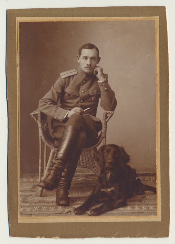 foto, Martin-Friedrich Bergmann, täisportree, koer, Moskva?, 1917