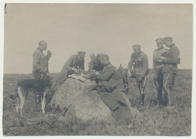 foto, Eesti sõjaväelaagri laskeplats, grupp, koer, 1924