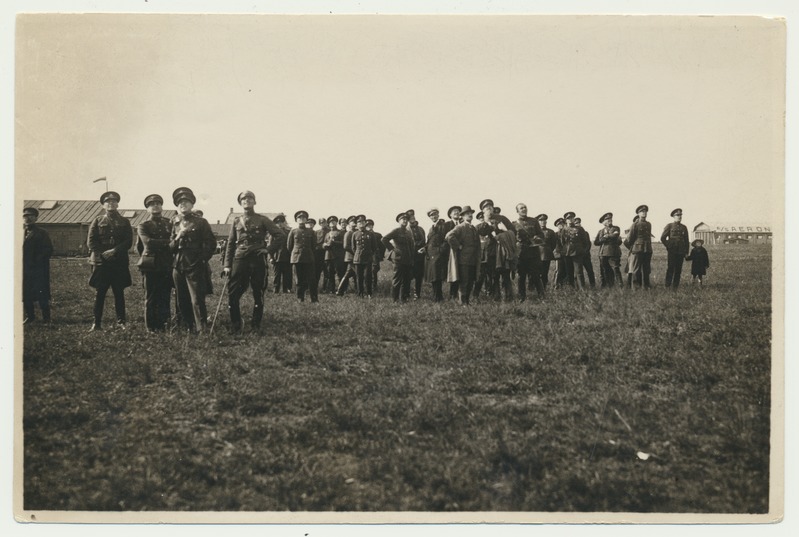 foto, Eesti, Kõrgem Sõjakool, grupp lennuväljal, 1926