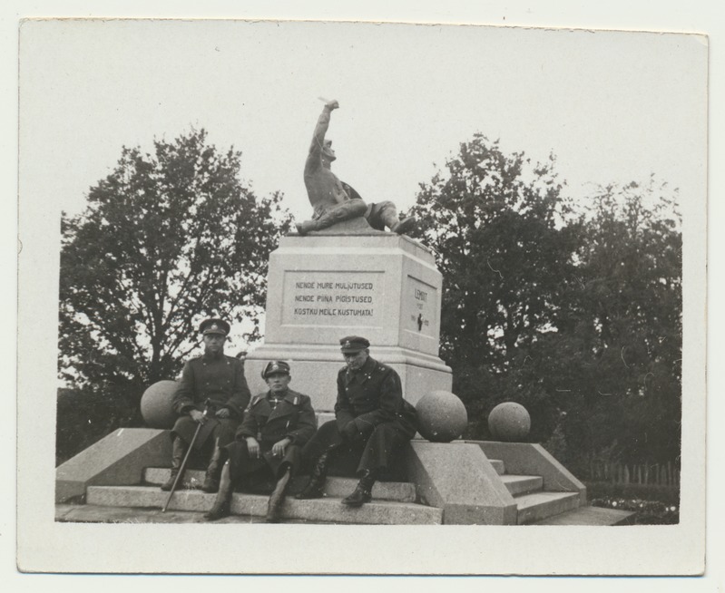 foto, Suure-Jaani, Lembitu ausammas ja hobuste ostu komisjon, 1934