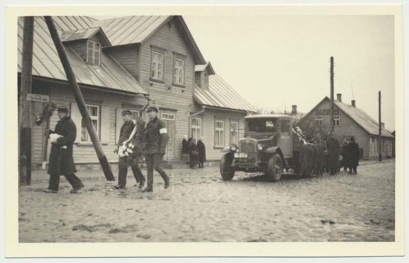 foto, kolonelleitnant M. Bergmanni äia? matus, veoauto kirstuga, 1935
