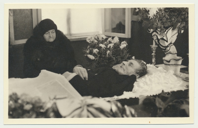 foto, kolonelleitnant M. Bergmanni äia? matus, surnu kirstus, 1935