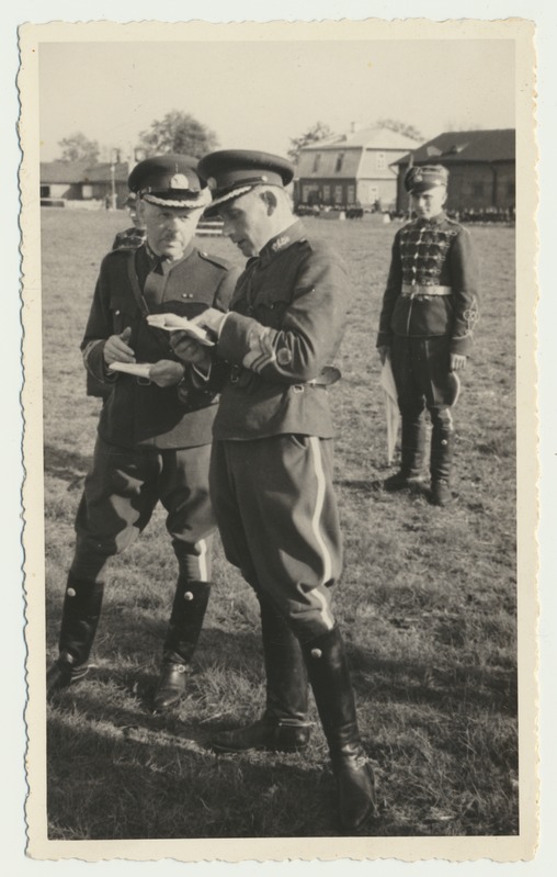 foto, Tartu, ratsarügement, ratsavõistlused, kohtunikud, 1937