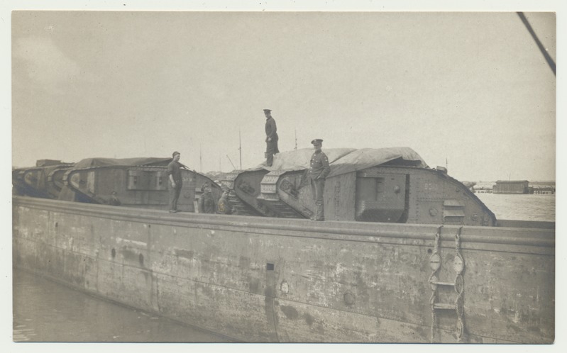 foto, Eesti Vabadussõda, Tallinna sadam, Inglise tankid Mark V, suvi 1919, foto Parikas