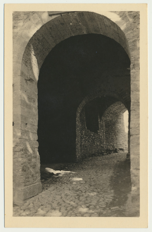 fotopostkaart, Narva, Hermanni kindlus, võlvialune, u 1930