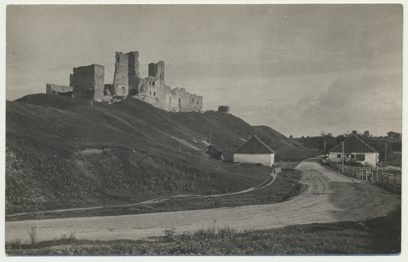fotopostkaart, Rakvere, lossivaremed, u 1920?