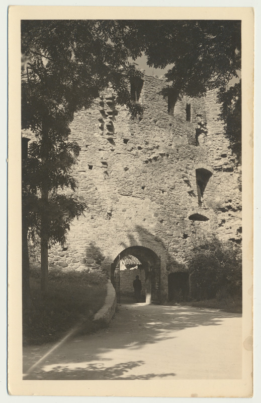 fotopostkaart, Haapsalu piiskopilinnus, peavärav, 1936, foto J. Triefeldt