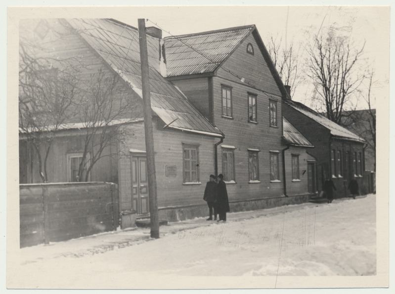 foto, Viljandi, Jakobsoni tn 22, Sakala toimetuse maja 1880-1882, 1957, foto H. Moora