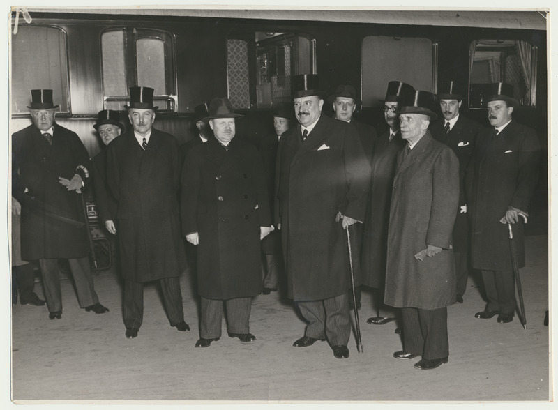 foto, haridusminister A. Jaakson jt, Ungari?, u 1938, foto Forrai