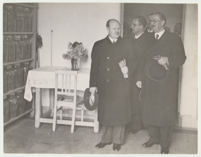 foto, haridusminister A. Jaakson jt, kutsekool?, u 1938